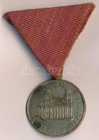 1929. XXII. Országos Dalosverseny / Debrecen 1929. június 29. ezüstözött bronz emlékérem mellszalaggal. Szign.: Kostya (31mm) T:2 fo..