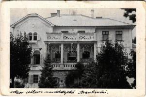 1933 Balatonfüred, Tanárok üdülőháza. Szabó Imre fényképész felvétele (szakadások / tears)