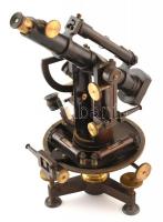 Süss Nándor 1848 - 1921): Teodolit. Jelzett. 1900 körül. Korának megfelelő állapotban. m:30cm. A teo...