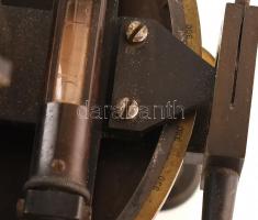 Süss Nándor 1848 - 1921): Teodolit. Jelzett. 1900 körül. Korának megfelelő állapotban. m:30cm. A teo...