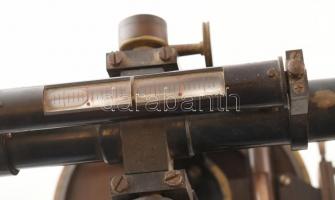 Süss Nándor 1848 - 1921): Teodolit. Jelzett. 1900 körül. Korának megfelelő állapotban. m:30cm. A teo...