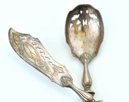 Ezüst (Ag) nyelű tálalókészlet, jelzett, kopott, díszdobozban, bruttó:135g