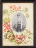 Dekoratív, kissé kopott üvegezett képkeret, régi hölgy portré fotóval, virág nyomattal illusztrált paszpartuban. Látható méret: 27x18,5 cm