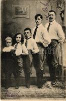 1913 Pikárd család akrobata csoport / Family circus acrobats (EK) + Reformátuskovácsháza