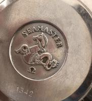 Omega Seamaster japán quartz szerkezettel, férfi karóra, kopott fémszíjjal, kopásnyomokkal, működik,...