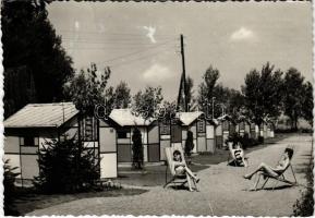 1966 Balatonboglár, SZOT üdülőtelep, napozó hölgyek. Képzőművészeti Alap Kiadóvállalat (EK)