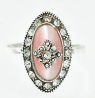 Ezüst(Ag) ovális gyűrű rózsaszín kővel, jelzett, méret: 59, bruttó: 4,93 g