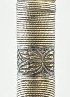 Ezüst (Ag) markolatú, niellózott kozák szablya, jelzés nélkül, a penge feltehetően pótolt, kopásokka...