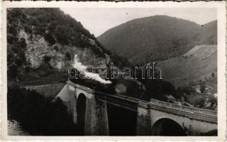 1936 Anina, Oravica-Anina, Oravita-Anina; Vasúti hegyipálya, Zsittin-völgyi vasúti híd, viadukt, gőzmozdony, vonat / mountain railway bridge, viaduct, locomotive, train