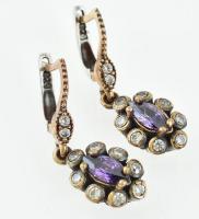 Aranyozott ezüst(Ag) fülbevalópár lila kővel, jelzett, h: 3 cm, bruttó: 6,4 g