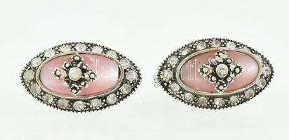 Ezüst(Ag) rózsaszín gyöngyházas fülbevalópár, jelzett, h: 2,5 cm, bruttó: 8,25 g