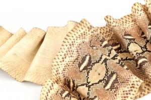 Kígyóbőr, hossz: 101 cm