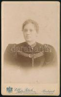 1896 Hölgy portréja, keményhátú fotó Elbl és Pietsch budapesti műterméből, a verzón a magyar nagycím...