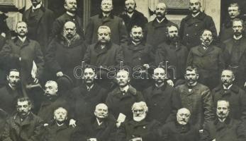 1908 A magyar városok kongresszusának résztvevőinek csoportképe, 1908. feb. 26., a fotón számos polg...