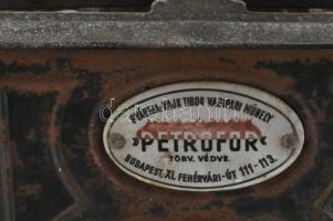 Petrofor Vajk Tibor vasipari művek petróleum tűzhely. Fém, cca 1930. Rozsdás. 34 cm