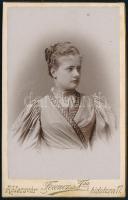 cca 1890 Fiatal hölgy műtermi portréja, keményhátú fotó Ferencz és Társa kolozsvári műterméből, 10,5×6,5 cm