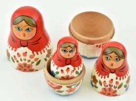 Matrjoska baba. Festett, fa. 5 részes. kopott, m: 9 cm