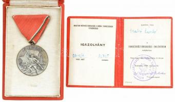 1959. Tanácsköztársasági Emlékérem ezüstözött Br kitüntetés, eredeti mellszalaggal, igazolvánnyal T:2 NMK 701.2