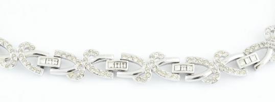 Swarovski jelzésű ródiumozott fém nyaklánc, strasszokkal díszítve, néhány kő hiányzik, h:42cm