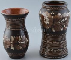 2db Hódmezővásárhelyi kerámia váza, barna és fehér mázakkal festett kerámia, jelzett, kopott, csorba, m:17,5-20cm
