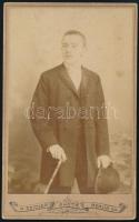 cca. 1880 Horánszky Lajos, bankigazgató, publicista, műgyűjtő, országgyűlési képviselő, Hornyánszky Nándor politikus fia, keményhátú fotó, H. Zeidler berlini műterméből, 10×6,1 cm