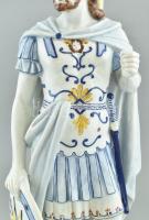 Hellén katona, Meduzafejes pajzzsal, színesen, kézzel festett fajansz, 1900 körül, Olaszország, form...