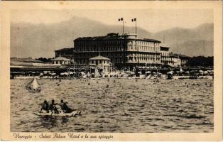 1933 Viareggio, Select Palace Hotel a la sua spiaggia / hotel, beach, bathers (fa)