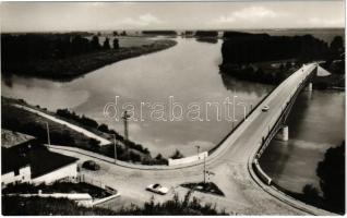 Tokaj, Tisza-Bodrog torkolata, automobil, híd. Képzőművészeti Alap Kiadóvállalat