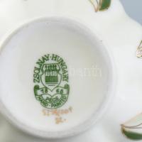 Zsolnay virágmintás porcelán váza, kézzel festett, jelzett, kopásnyomokkal, m: 11 cm