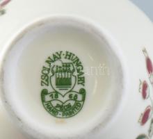 Zsolnay virágmintás porcelán váza, kézzel festett, jelzett, kopásnyomokkal, m: 13,5 cm
