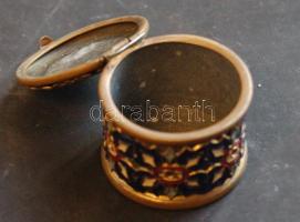 Kis fémdoboz virág díszítéssel 3 cm magas