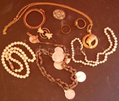 Kis bizsu tétel: 3 nyklánc, karkötő, 2 gyűrü, 2 fülbevaló