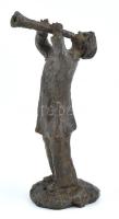 M jelzéssel: Trombitás fiú. Öntött, patinázott bronz, jelzett: M. m:21cm