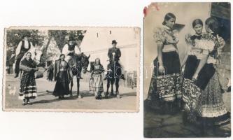 18 db főleg MODERN motívum képeslap: népviseletek / 18 mostly modern motive postcards: folklore
