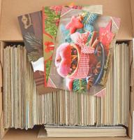 Kb. 600 db MODERN üdvözlő motívum képeslap dobozban / Cca. 600 modern greeting motive postcards in a box