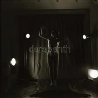 cca 1988 előtt készült akt felvételek, Menesdorfer Lajos (1941-2005) budapesti fotóművész hagyatékáb...