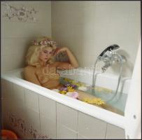 Eltérő időben, különböző helyszínen és több fotómodell közreműködésével készült akt felvételek, Mene...