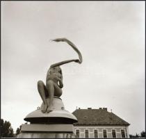 Eltérő időben, különböző helyszínen és több fotómodell közreműködésével készült akt felvételek, Mene...