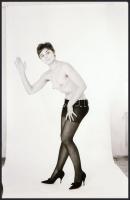 cca 1974 Kardigános villantások, szolidan erotikus felvételek, 9 db vintage NEGATÍV, 36x24 mm