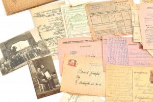 Kis vegyes papírrégiség tétel: benne fotó, névjegyek, okmányok cca 1900