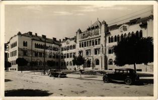 Kolozsvár, Cluj; Árpád utca, M. kir. Kolozsvári Honvéd Hadtestparancsnokság, automobil / street view, Hungarian military headquarters, automobiles (EK)