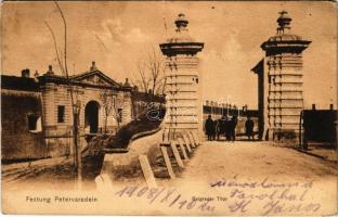 1908 Újvidék, Novi Sad; Pétervárad vár, Belgrádi kapu katonákkal / Festung Peterwardein, Belgrader Tor / Grad Petrovaradin / fortress, castle gate with K.u.K. soldiers (EB)