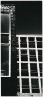 1970 Görbe Ferenc bajai fotóművész feliratozott, vintage fotóművészeti alkotása (Épület szerkezet), a kép a Dunaújvárosban megrendezett, nyári fotóművészeti alkotótelepen készült, 24x10,5 cm