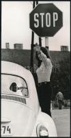 1972 Balogh Ferenc (1923-1993) békéscsabai fotóművész hagyatékából, pecséttel jelzett, vintage fotóművészeti alkotás (Stop!), a kép az Esztergomban megrendezett, nyári fotóművészeti alkotótelepen készült, 24x12,2 cm