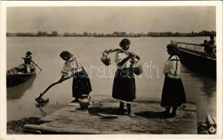 Mohács, Vízhordó leányok, magyar folklór