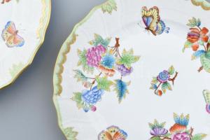 Herendi Viktória mintás 6db lapostányér, kézzel festett porcelán, jelzett, kopásnyomokkal