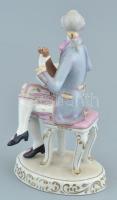 Hollóházi rokokó férfi porcelán figura, kézzel festett, jelzett, kopásnyomokkal, m: 23 cm