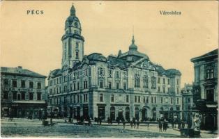 Pécs, Városháza, villamos, gyógyszertár, üzletek (lyuk / pinhole)