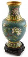 Kínai rekeszzománc (cloisonne) váza, faragott fa talppal, apró kopásnyomokkal, m: 21 cm