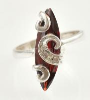Ezüst(Ag) gyűrű, piros kővel, jelzett, méret: 55, bruttó: 4,15 g